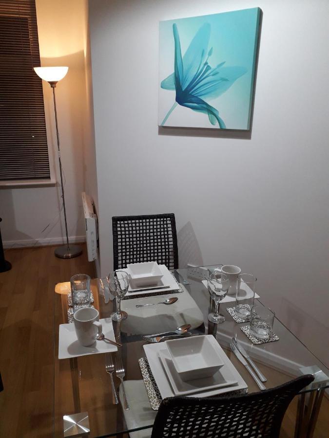 Luxury And Stylish 2 Bedroom With En-suite *